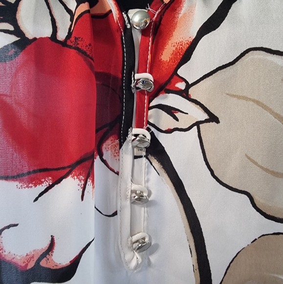 White House | Black Market Satiny Poppy  Blouse - Picture 6 of 10